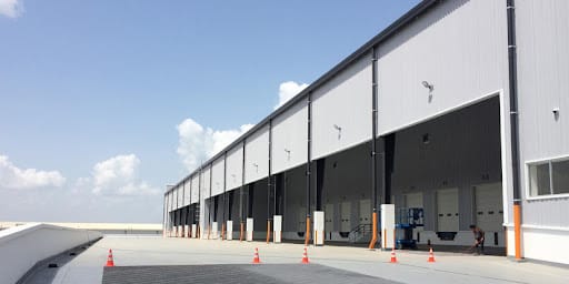 Difference between a Warehouse and a Distribution Center