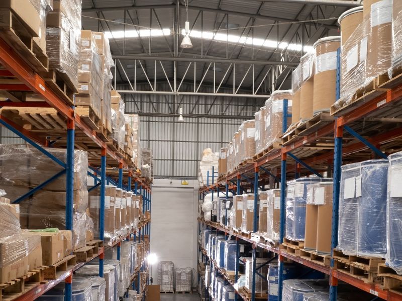 Comparison of Warehouse Lease Rates Based on Size and Amenities